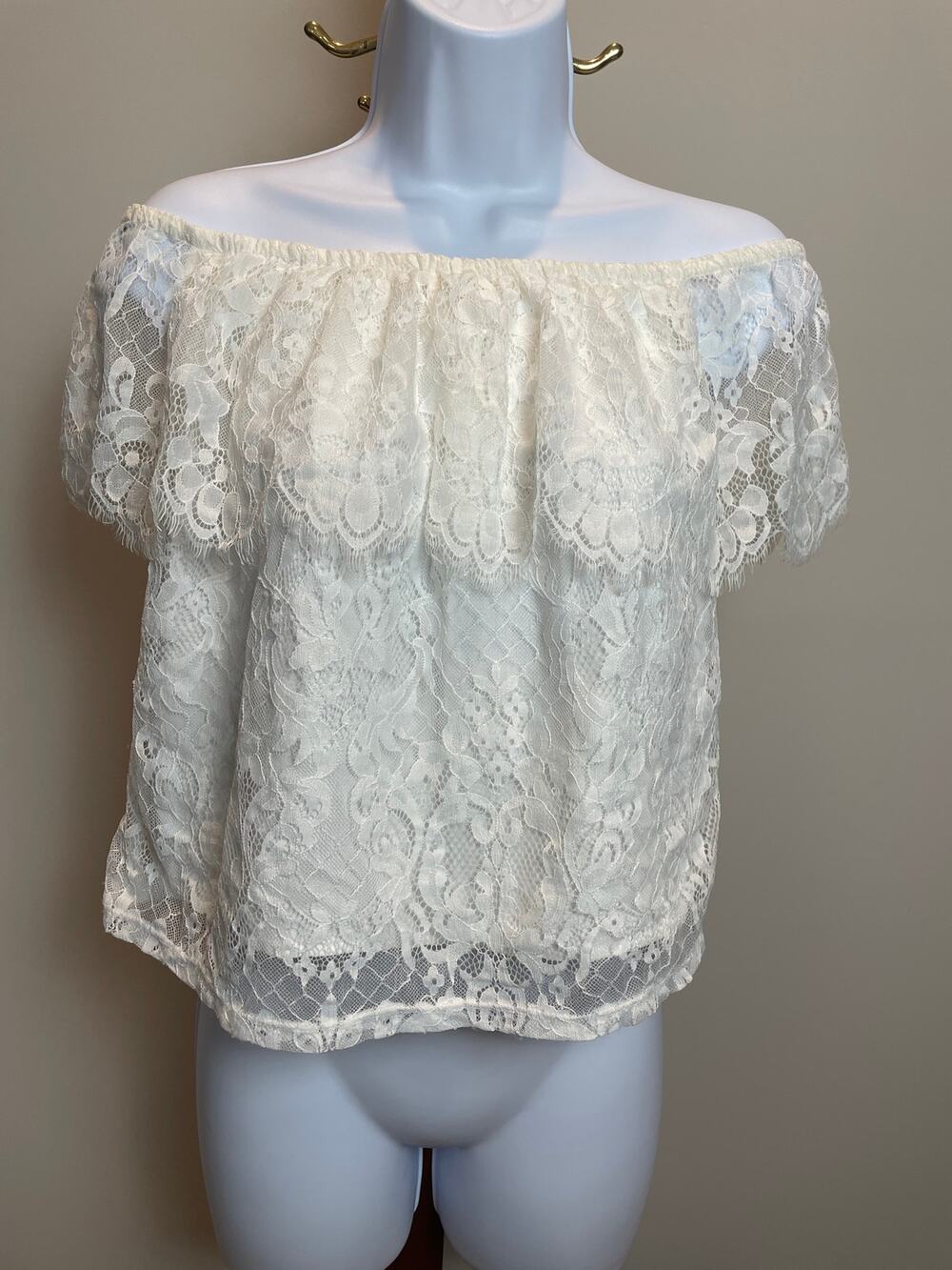 Hollister Lace Off Shoulder Ruffle Crop Top Size M Cream